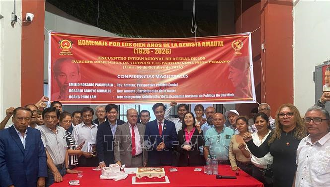 Đoàn đại biểu Đảng Cộng sản Việt Nam thăm Peru, trao tặng sách của Tổng Bí thư, Chủ tịch nước Tô Lâm